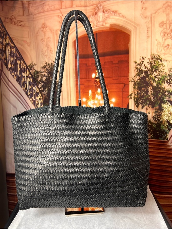Madewell Handbags - Madewell Cow Leather Handwoven Tote with seamless construction, black 🖤